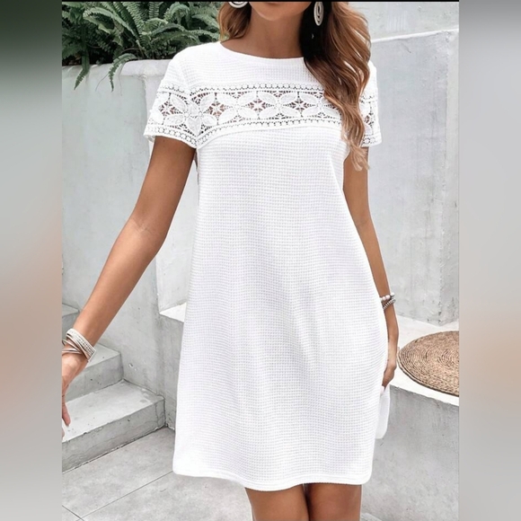 SHEIN | Frenchy Contrast Guipure Lace Tee Dress in white, Size M - Picture 5 of 13